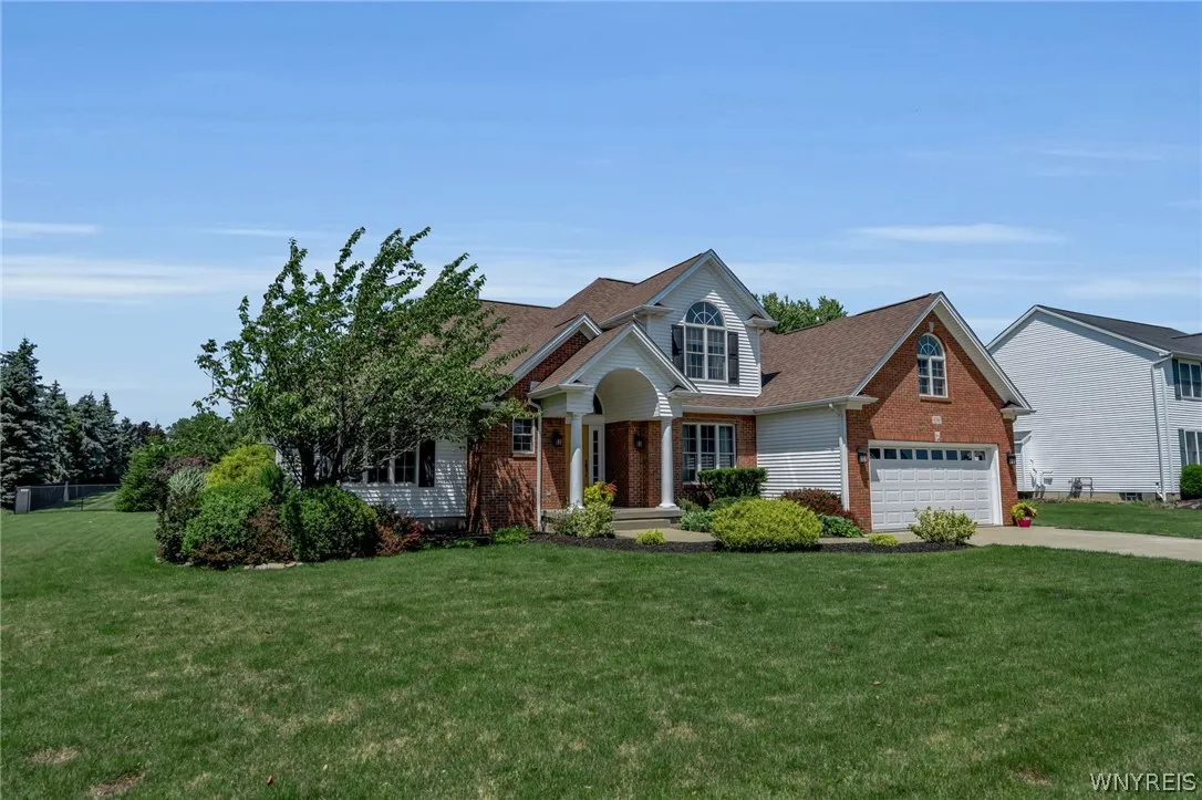 9090 Via Cimato Dr, Clarence, New York 14032, Clarence, New York 14032, 4 Bedrooms Bedrooms, 8 Rooms Rooms,2 BathroomsBathrooms,Residential,For Sale,9090 Via Cimato Dr, Clarence, New York 14032,0,B1696341