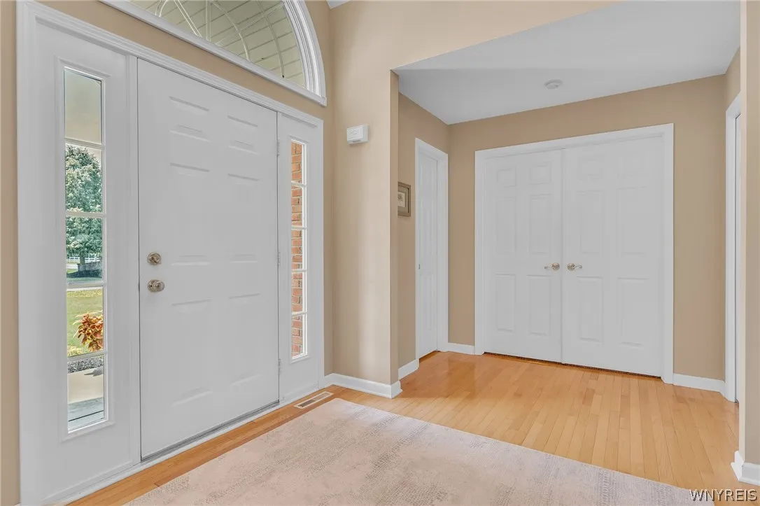 9090 Via Cimato Dr, Clarence, New York 14032, Clarence, New York 14032, 4 Bedrooms Bedrooms, 8 Rooms Rooms,2 BathroomsBathrooms,Residential,For Sale,9090 Via Cimato Dr, Clarence, New York 14032,0,B1696341