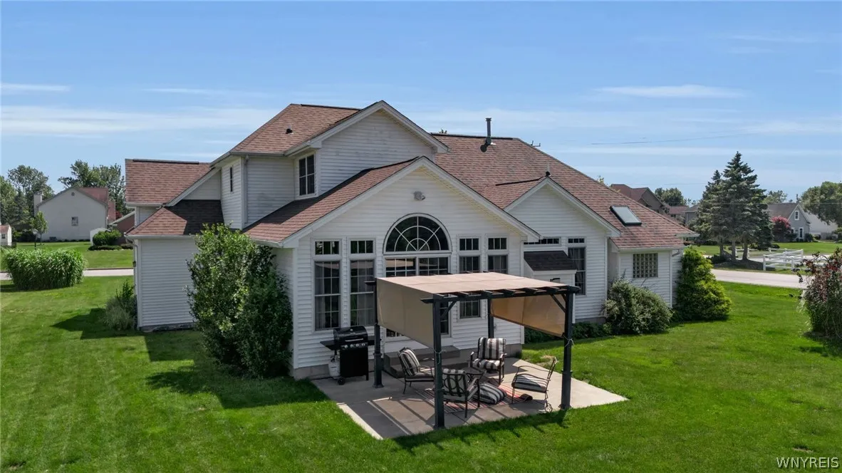 9090 Via Cimato Dr, Clarence, New York 14032, Clarence, New York 14032, 4 Bedrooms Bedrooms, 8 Rooms Rooms,2 BathroomsBathrooms,Residential,For Sale,9090 Via Cimato Dr, Clarence, New York 14032,0,B1696341