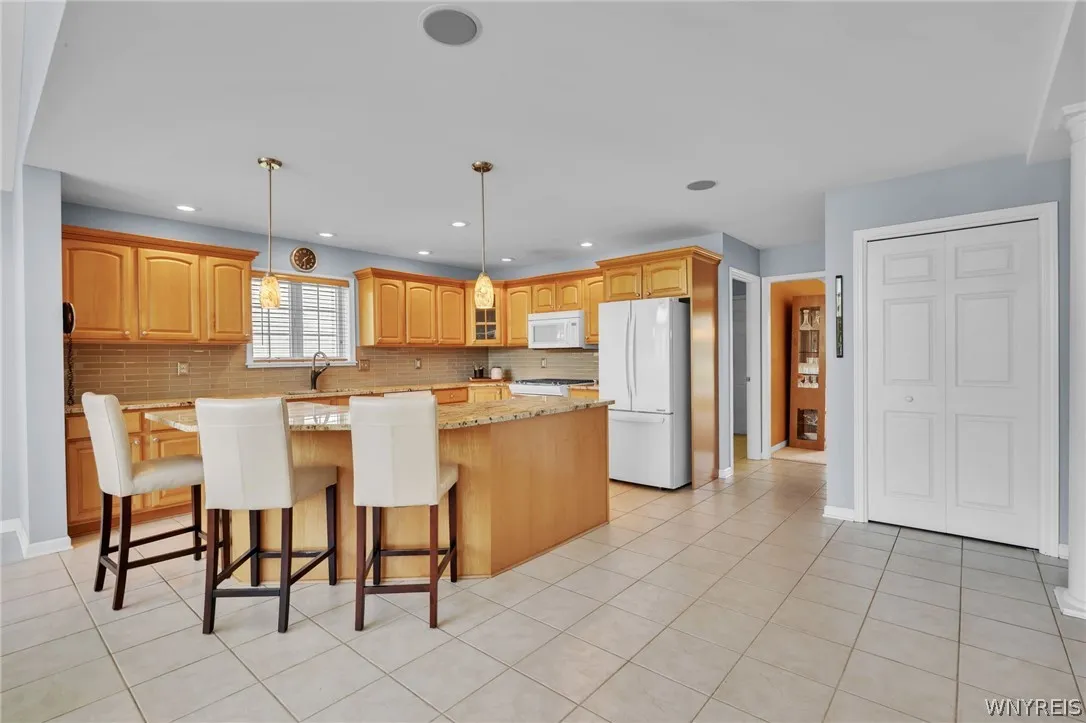 9090 Via Cimato Dr, Clarence, New York 14032, Clarence, New York 14032, 4 Bedrooms Bedrooms, 8 Rooms Rooms,2 BathroomsBathrooms,Residential,For Sale,9090 Via Cimato Dr, Clarence, New York 14032,0,B1696341