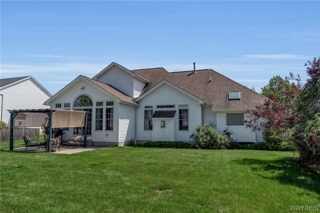 9090 Via Cimato Dr, Clarence, New York 14032, Clarence, New York 14032, 4 Bedrooms Bedrooms, 8 Rooms Rooms,2 BathroomsBathrooms,Residential,For Sale,9090 Via Cimato Dr, Clarence, New York 14032,0,B1696341