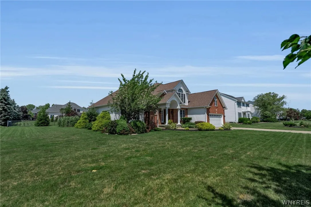 9090 Via Cimato Dr, Clarence, New York 14032, Clarence, New York 14032, 4 Bedrooms Bedrooms, 8 Rooms Rooms,2 BathroomsBathrooms,Residential,For Sale,9090 Via Cimato Dr, Clarence, New York 14032,0,B1696341