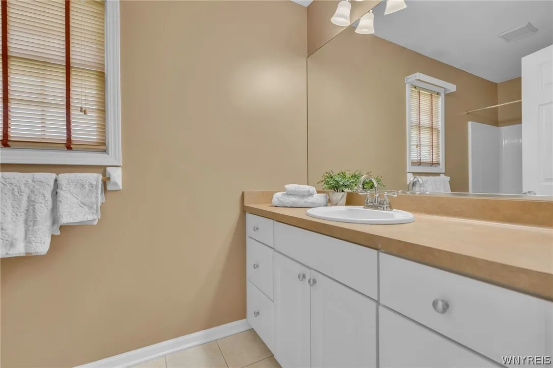 9090 Via Cimato Dr, Clarence, New York 14032, Clarence, New York 14032, 4 Bedrooms Bedrooms, 8 Rooms Rooms,2 BathroomsBathrooms,Residential,For Sale,9090 Via Cimato Dr, Clarence, New York 14032,0,B1696341