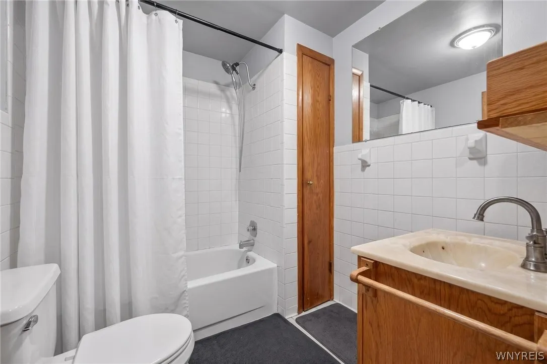 139-141 Hillside Avenue, Orchard Park, New York 14, Orchard Park, New York 14127, 5 Bedrooms Bedrooms, ,2 BathroomsBathrooms,Residential,For Sale,139-141 Hillside Avenue, Orchard Park, New York 14,0,B1696366