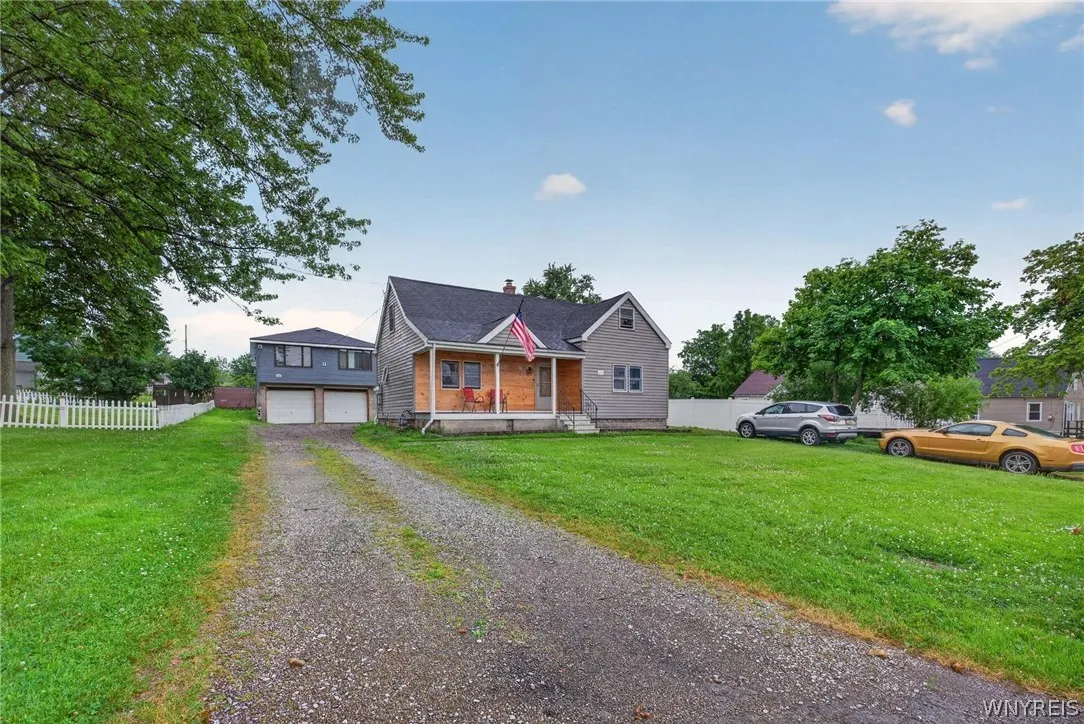 139-141 Hillside Avenue, Orchard Park, New York 14, Orchard Park, New York 14127, 5 Bedrooms Bedrooms, ,2 BathroomsBathrooms,Residential,For Sale,139-141 Hillside Avenue, Orchard Park, New York 14,0,B1696366