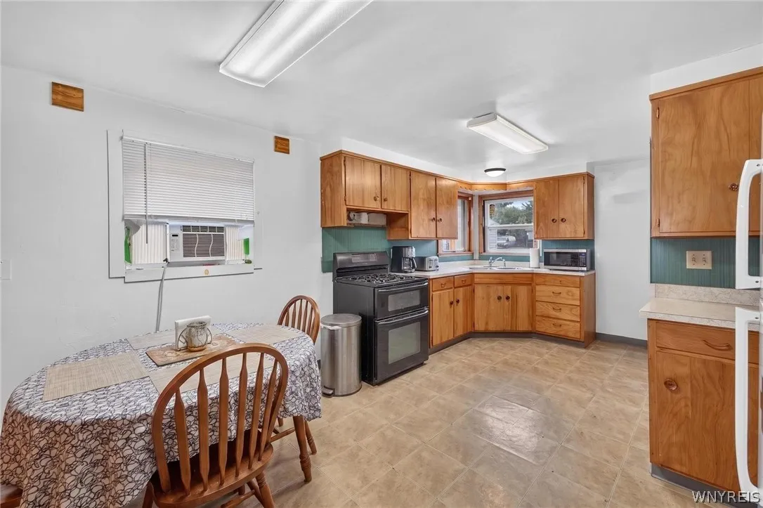 139-141 Hillside Avenue, Orchard Park, New York 14, Orchard Park, New York 14127, 5 Bedrooms Bedrooms, ,2 BathroomsBathrooms,Residential,For Sale,139-141 Hillside Avenue, Orchard Park, New York 14,0,B1696366