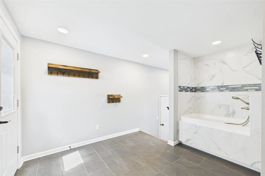 6224 Versailles Rd, Hamburg, New York 14085, Hamburg, New York 14085, 4 Bedrooms Bedrooms, 7 Rooms Rooms,3 BathroomsBathrooms,Residential,For Sale,6224 Versailles Rd, Hamburg, New York 14085,0,R1697042