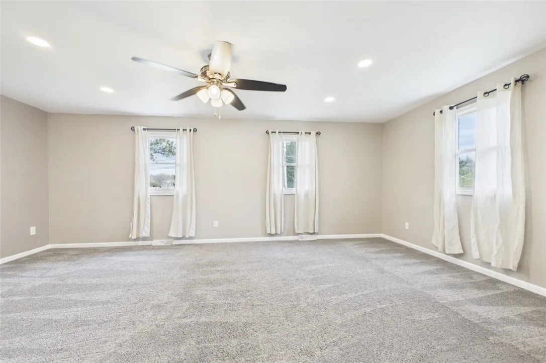 6224 Versailles Rd, Hamburg, New York 14085, Hamburg, New York 14085, 4 Bedrooms Bedrooms, 7 Rooms Rooms,3 BathroomsBathrooms,Residential,For Sale,6224 Versailles Rd, Hamburg, New York 14085,0,R1697042