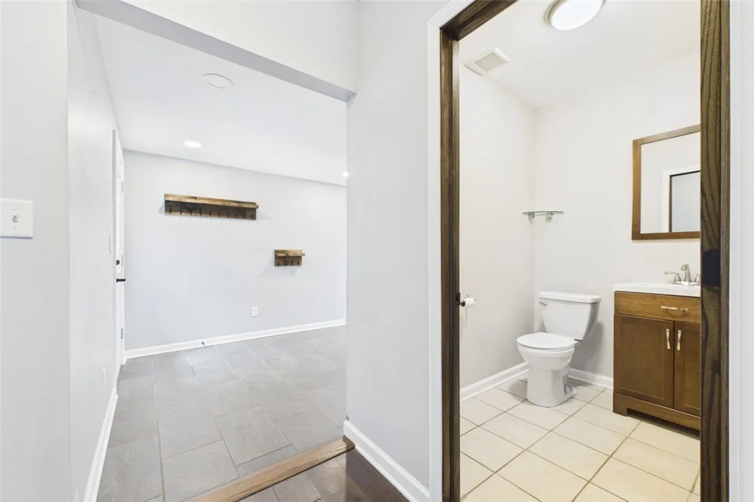 6224 Versailles Rd, Hamburg, New York 14085, Hamburg, New York 14085, 4 Bedrooms Bedrooms, 7 Rooms Rooms,3 BathroomsBathrooms,Residential,For Sale,6224 Versailles Rd, Hamburg, New York 14085,0,R1697042