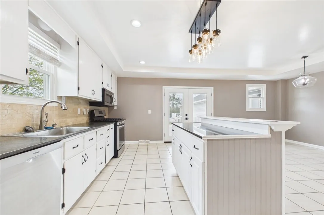 6224 Versailles Rd, Hamburg, New York 14085, Hamburg, New York 14085, 4 Bedrooms Bedrooms, 7 Rooms Rooms,3 BathroomsBathrooms,Residential,For Sale,6224 Versailles Rd, Hamburg, New York 14085,0,R1697042