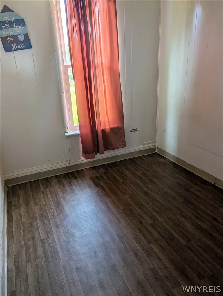 Front unit bedroom