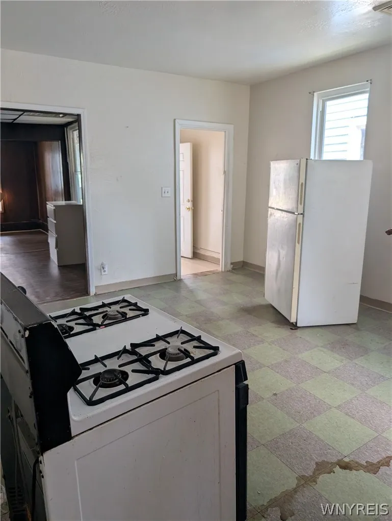 509 Dodge Street, Buffalo, New York 14208, Buffalo, New York 14208, 4 Bedrooms Bedrooms, 8 Rooms Rooms,2 BathroomsBathrooms,Residential,For Sale,509 Dodge Street, Buffalo, New York 14208,0,B1697062