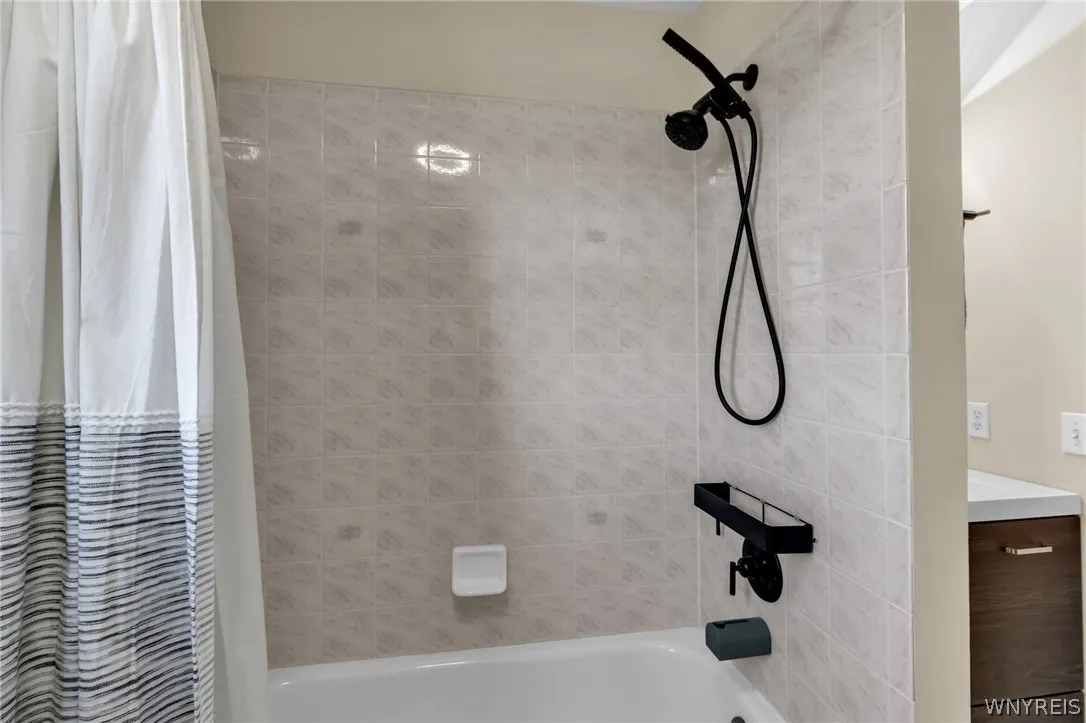 9574 English Ivy Court, Clarence, New York 14032, Clarence, New York 14032, 4 Bedrooms Bedrooms, 13 Rooms Rooms,3 BathroomsBathrooms,Residential,For Sale,9574 English Ivy Court, Clarence, New York 14032,0,B1696874