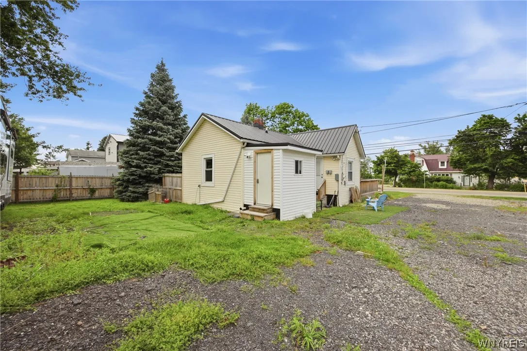 5099 Big Tree Road, Orchard Park, New York 14127, Orchard Park, New York 14127, 2 Bedrooms Bedrooms, 6 Rooms Rooms,2 BathroomsBathrooms,Residential,For Sale,5099 Big Tree Road, Orchard Park, New York 14127,0,B1697110