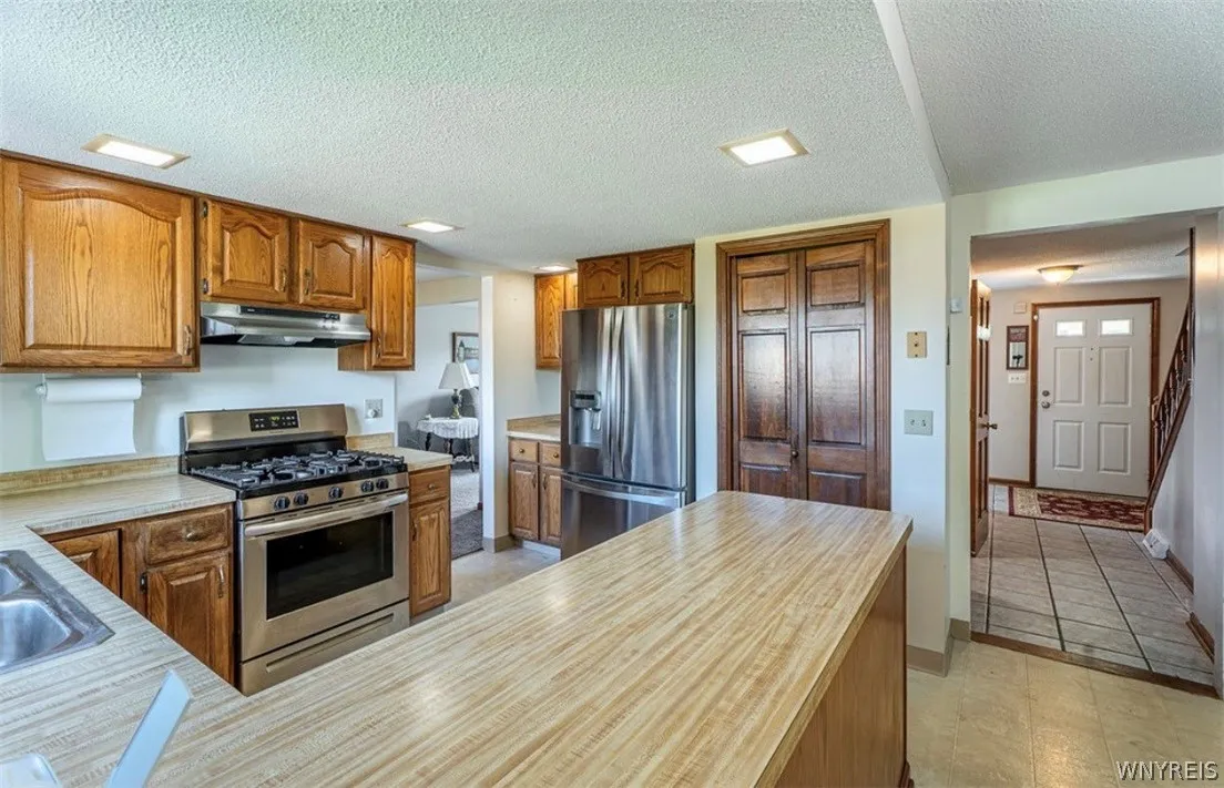 3544 Heatherwood Drive, Hamburg, New York 14075, Hamburg, New York 14075, 3 Bedrooms Bedrooms, 8 Rooms Rooms,2 BathroomsBathrooms,Residential,For Sale,3544 Heatherwood Drive, Hamburg, New York 14075,0,B1691688