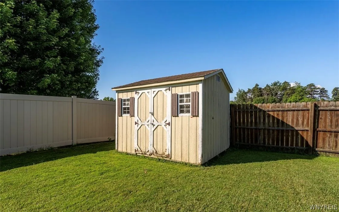 3544 Heatherwood Drive, Hamburg, New York 14075, Hamburg, New York 14075, 3 Bedrooms Bedrooms, 8 Rooms Rooms,2 BathroomsBathrooms,Residential,For Sale,3544 Heatherwood Drive, Hamburg, New York 14075,0,B1691688