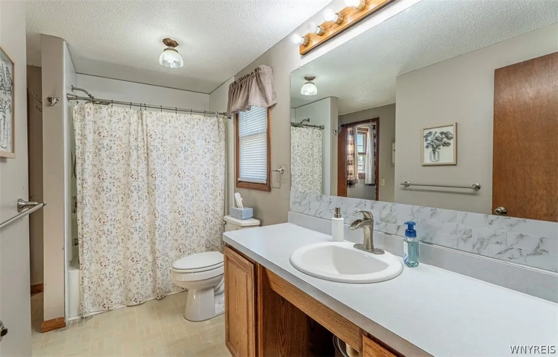 3544 Heatherwood Drive, Hamburg, New York 14075, Hamburg, New York 14075, 3 Bedrooms Bedrooms, 8 Rooms Rooms,2 BathroomsBathrooms,Residential,For Sale,3544 Heatherwood Drive, Hamburg, New York 14075,0,B1691688