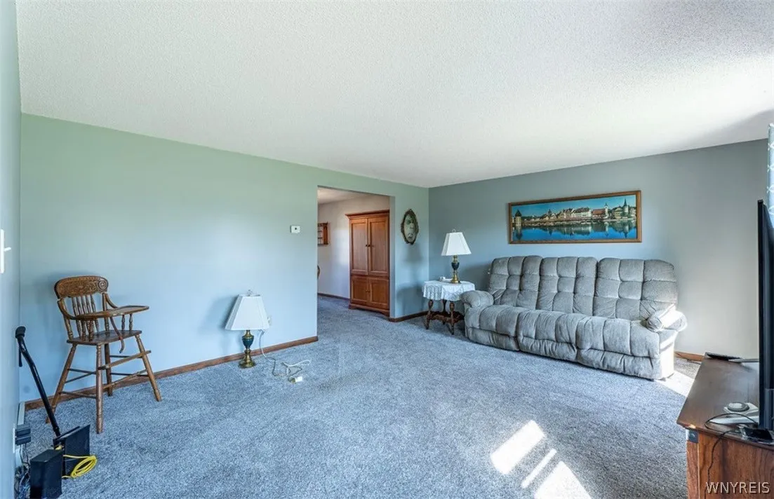 3544 Heatherwood Drive, Hamburg, New York 14075, Hamburg, New York 14075, 3 Bedrooms Bedrooms, 8 Rooms Rooms,2 BathroomsBathrooms,Residential,For Sale,3544 Heatherwood Drive, Hamburg, New York 14075,0,B1691688