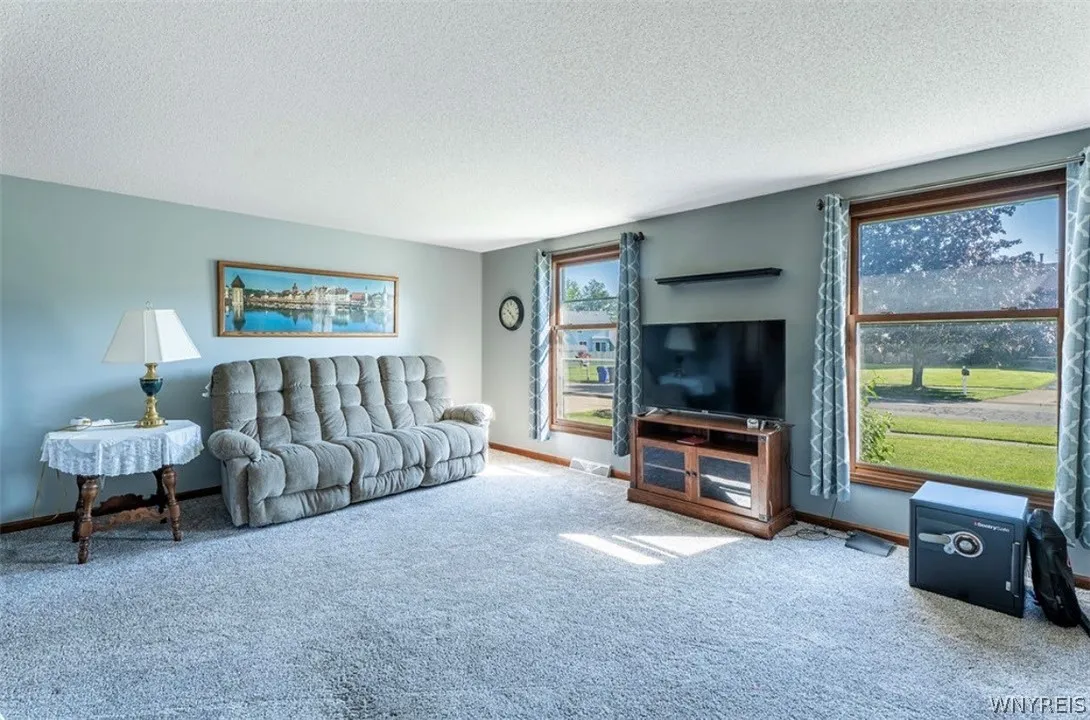 3544 Heatherwood Drive, Hamburg, New York 14075, Hamburg, New York 14075, 3 Bedrooms Bedrooms, 8 Rooms Rooms,2 BathroomsBathrooms,Residential,For Sale,3544 Heatherwood Drive, Hamburg, New York 14075,0,B1691688