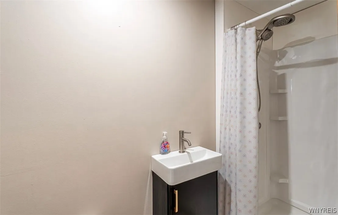 3544 Heatherwood Drive, Hamburg, New York 14075, Hamburg, New York 14075, 3 Bedrooms Bedrooms, 8 Rooms Rooms,2 BathroomsBathrooms,Residential,For Sale,3544 Heatherwood Drive, Hamburg, New York 14075,0,B1691688
