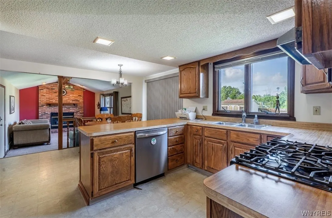 3544 Heatherwood Drive, Hamburg, New York 14075, Hamburg, New York 14075, 3 Bedrooms Bedrooms, 8 Rooms Rooms,2 BathroomsBathrooms,Residential,For Sale,3544 Heatherwood Drive, Hamburg, New York 14075,0,B1691688