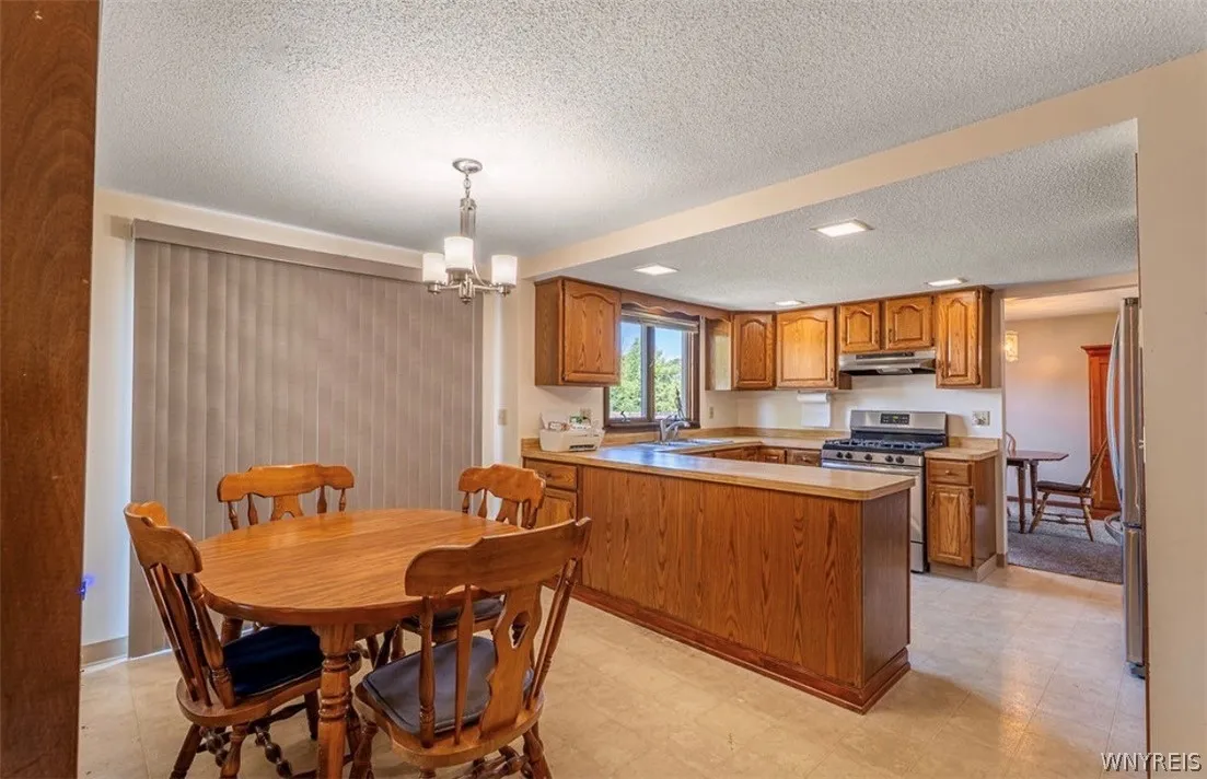 3544 Heatherwood Drive, Hamburg, New York 14075, Hamburg, New York 14075, 3 Bedrooms Bedrooms, 8 Rooms Rooms,2 BathroomsBathrooms,Residential,For Sale,3544 Heatherwood Drive, Hamburg, New York 14075,0,B1691688