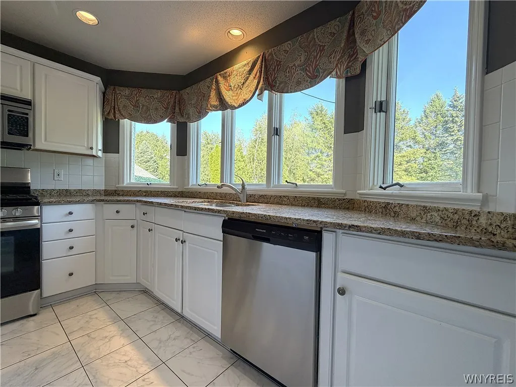 5545 Country Club Lane, Hamburg, New York 14075, Hamburg, New York 14075, 3 Bedrooms Bedrooms, 7 Rooms Rooms,2 BathroomsBathrooms,Residential,For Sale,5545 Country Club Lane, Hamburg, New York 14075,0,B1696456