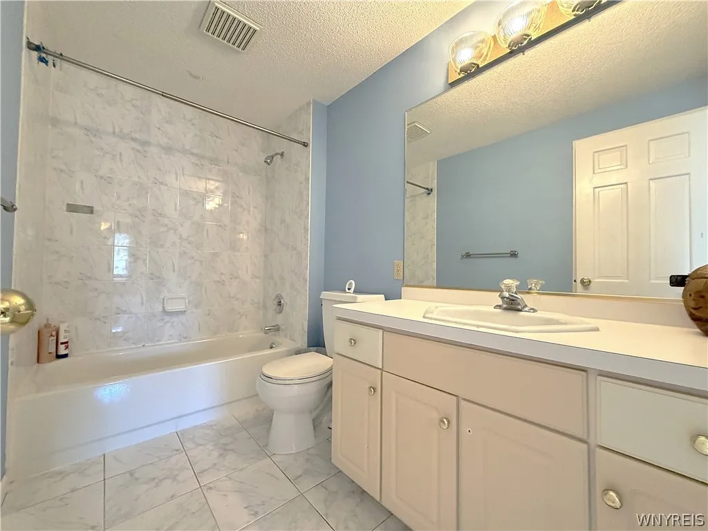 5545 Country Club Lane, Hamburg, New York 14075, Hamburg, New York 14075, 3 Bedrooms Bedrooms, 7 Rooms Rooms,2 BathroomsBathrooms,Residential,For Sale,5545 Country Club Lane, Hamburg, New York 14075,0,B1696456