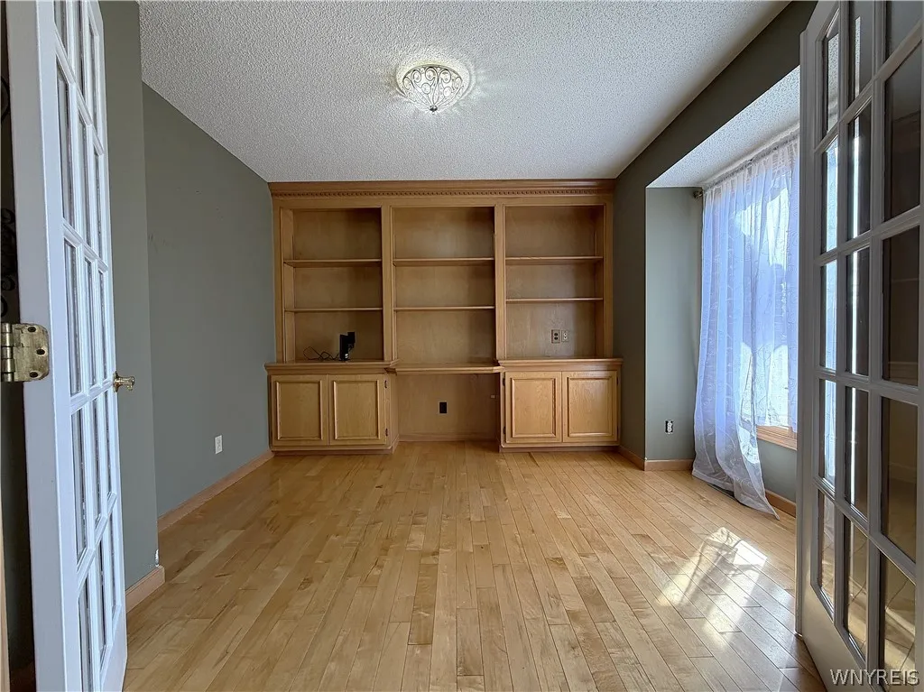 5545 Country Club Lane, Hamburg, New York 14075, Hamburg, New York 14075, 3 Bedrooms Bedrooms, 7 Rooms Rooms,2 BathroomsBathrooms,Residential,For Sale,5545 Country Club Lane, Hamburg, New York 14075,0,B1696456