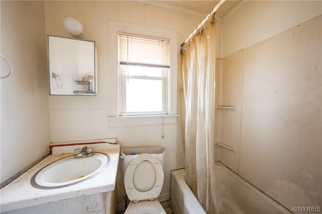 4467-4473 Lake Shore Road, Hamburg, New York 14075, Hamburg, New York 14075, 6 Bedrooms Bedrooms, ,Multi Family,For Sale,4467-4473 Lake Shore Road, Hamburg, New York 14075,0,B1696681