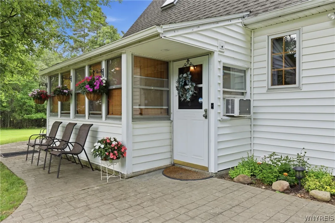 5224 Old Goodrich Road, Clarence, New York 14031, Clarence, New York 14031, 4 Bedrooms Bedrooms, 7 Rooms Rooms,2 BathroomsBathrooms,Residential,For Sale,5224 Old Goodrich Road, Clarence, New York 14031,0,B1696758