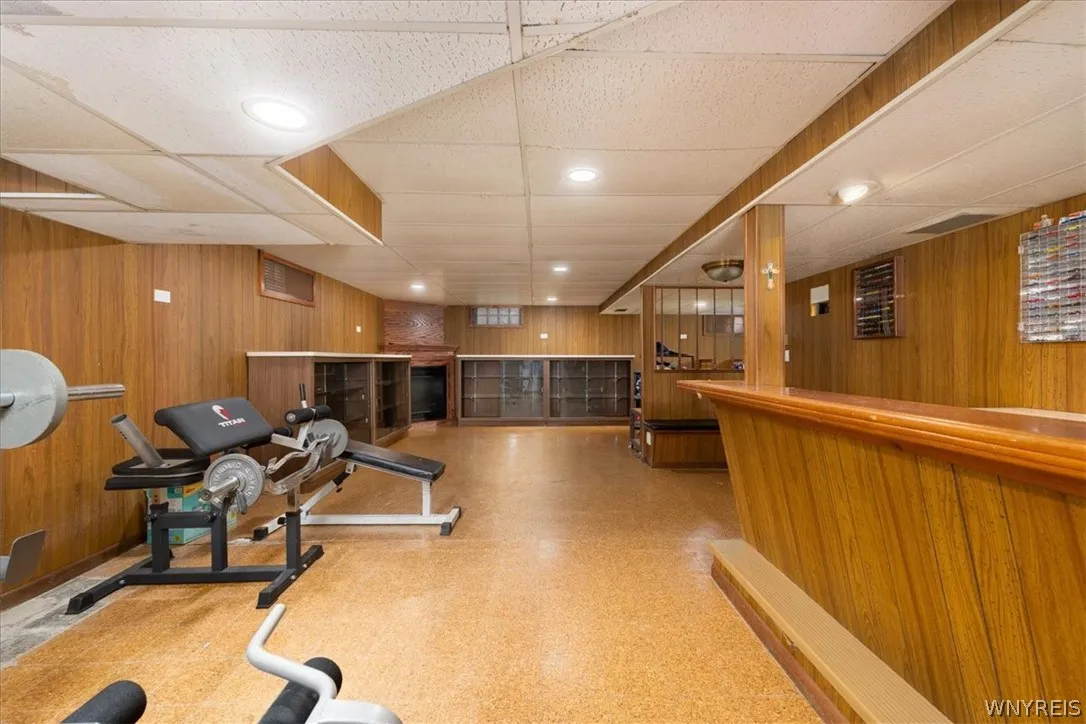 Basement w/build in bar and gas fireplace