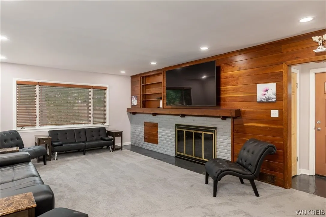 Wood burning fireplace. Big screen tv included!