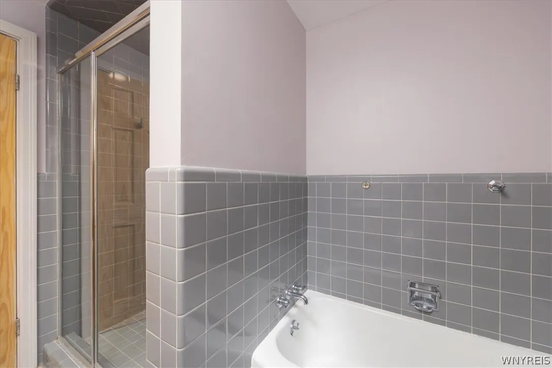 Separate shower & tub
