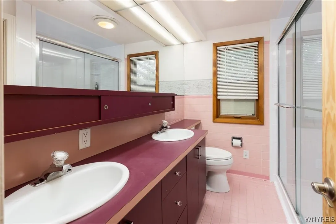 2nd Flr bathroom