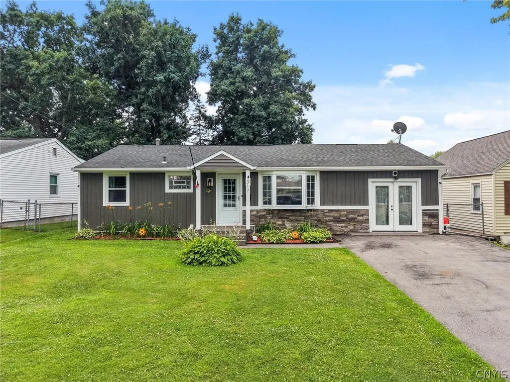 317 Fairmount Avenue, Salina, New York 13088, Salina, New York 13088, 3 Bedroom Bedrooms, 7 Room Rooms,2 BathroomBathrooms,Residential,Closed,317 Fairmount Avenue, Salina, New York 13088,0,S1696506