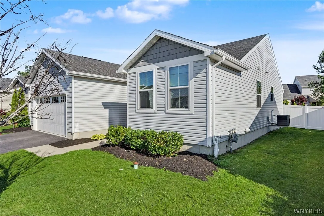 33 Allie Lane, Hamburg, New York 14075, Hamburg, New York 14075, 3 Bedrooms Bedrooms, 8 Rooms Rooms,2 BathroomsBathrooms,Residential,For Sale,33 Allie Lane, Hamburg, New York 14075,0,B1697204