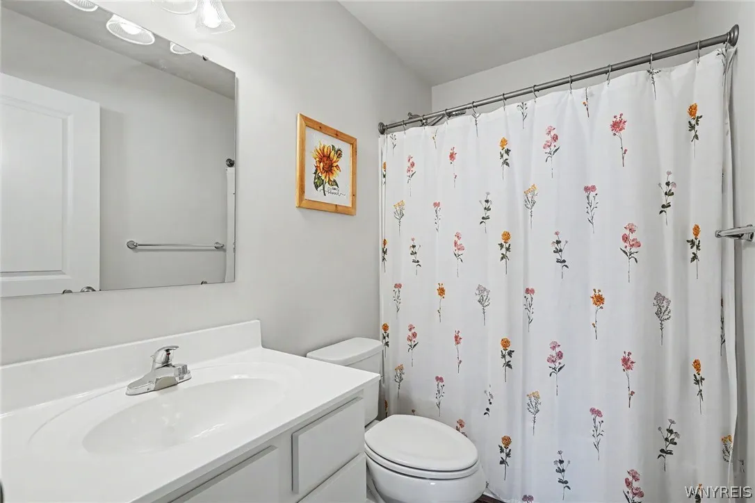 33 Allie Lane, Hamburg, New York 14075, Hamburg, New York 14075, 3 Bedrooms Bedrooms, 8 Rooms Rooms,2 BathroomsBathrooms,Residential,For Sale,33 Allie Lane, Hamburg, New York 14075,0,B1697204