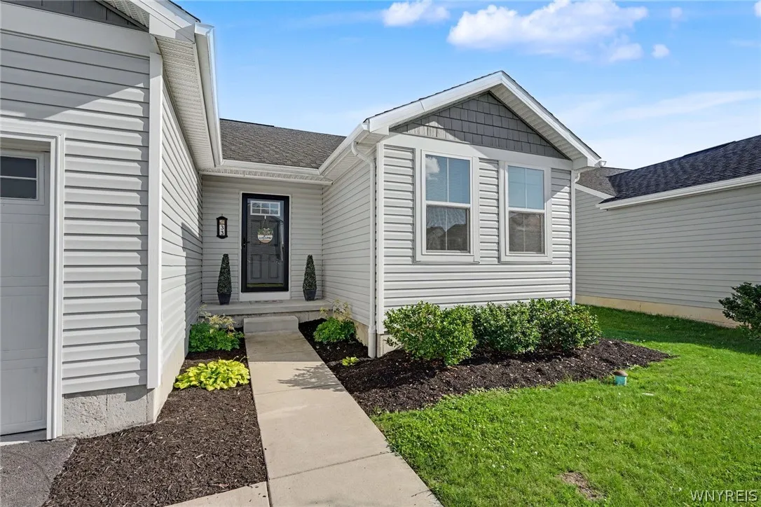 33 Allie Lane, Hamburg, New York 14075, Hamburg, New York 14075, 3 Bedrooms Bedrooms, 8 Rooms Rooms,2 BathroomsBathrooms,Residential,For Sale,33 Allie Lane, Hamburg, New York 14075,0,B1697204