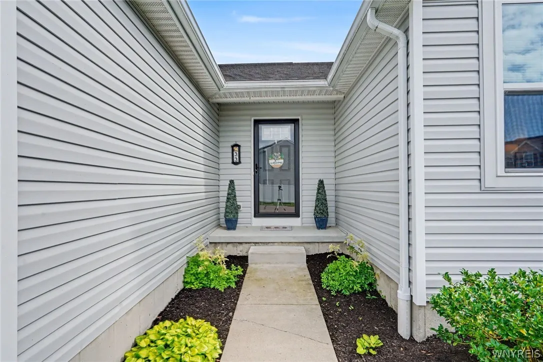 33 Allie Lane, Hamburg, New York 14075, Hamburg, New York 14075, 3 Bedrooms Bedrooms, 8 Rooms Rooms,2 BathroomsBathrooms,Residential,For Sale,33 Allie Lane, Hamburg, New York 14075,0,B1697204