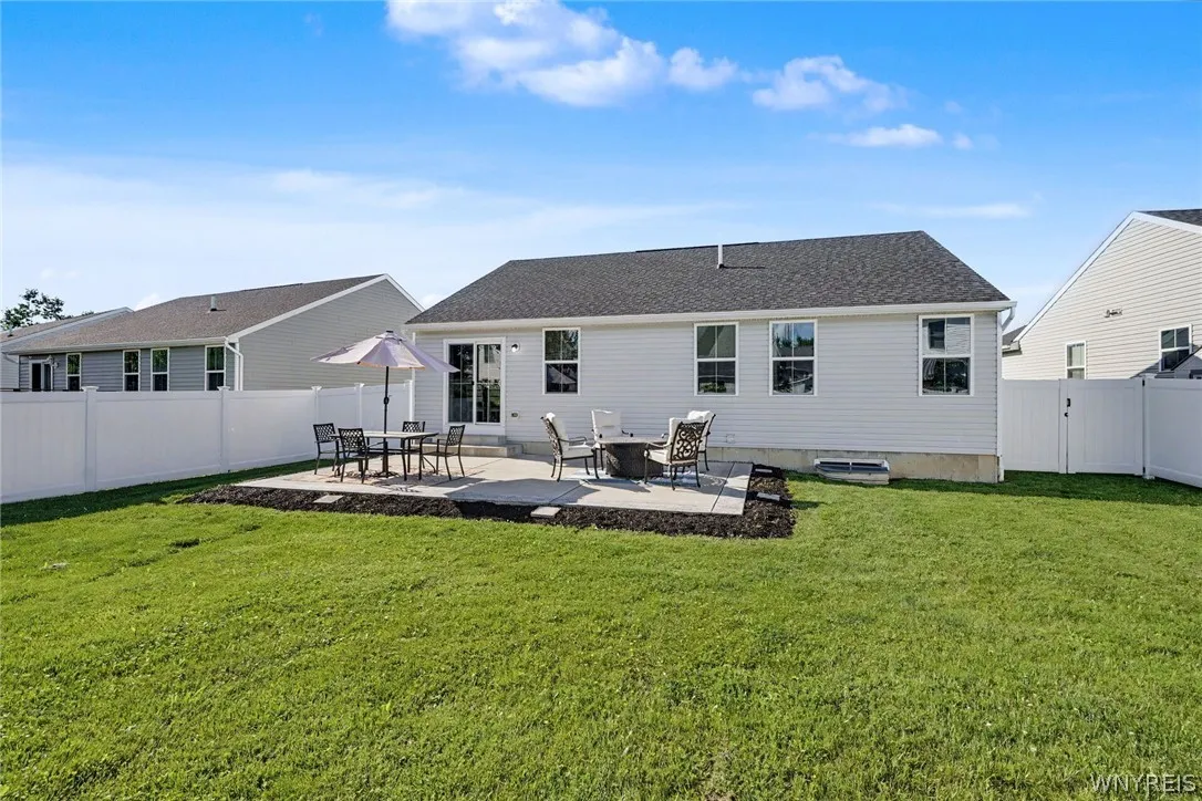 33 Allie Lane, Hamburg, New York 14075, Hamburg, New York 14075, 3 Bedrooms Bedrooms, 8 Rooms Rooms,2 BathroomsBathrooms,Residential,For Sale,33 Allie Lane, Hamburg, New York 14075,0,B1697204