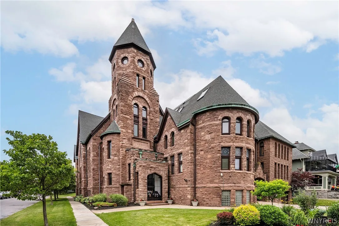 231 Richmond Avenue 6, Buffalo, New York 14222, Buffalo, New York 14222, 2 Bedrooms Bedrooms, 5 Rooms Rooms,2 BathroomsBathrooms,Residential,For Sale,231 Richmond Avenue 6, Buffalo, New York 14222,0,B1692891