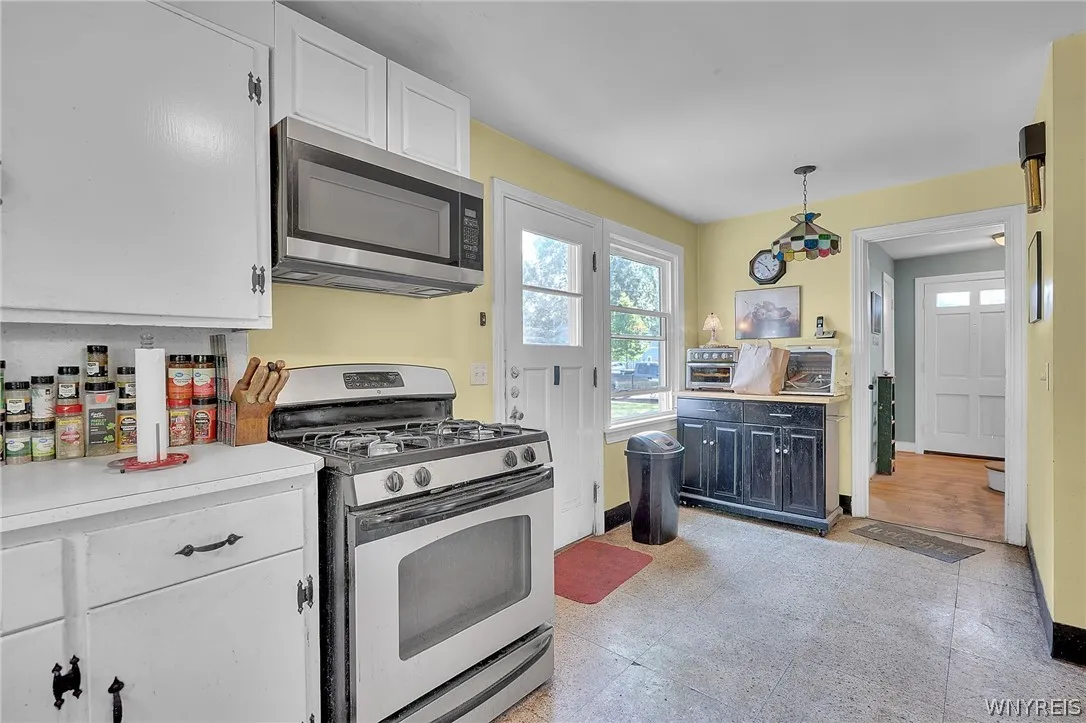 95 Victory Avenue, Hamburg, New York 14075, Hamburg, New York 14075, 3 Bedrooms Bedrooms, 6 Rooms Rooms,1 BathroomBathrooms,Residential,For Sale,95 Victory Avenue, Hamburg, New York 14075,0,B1697263