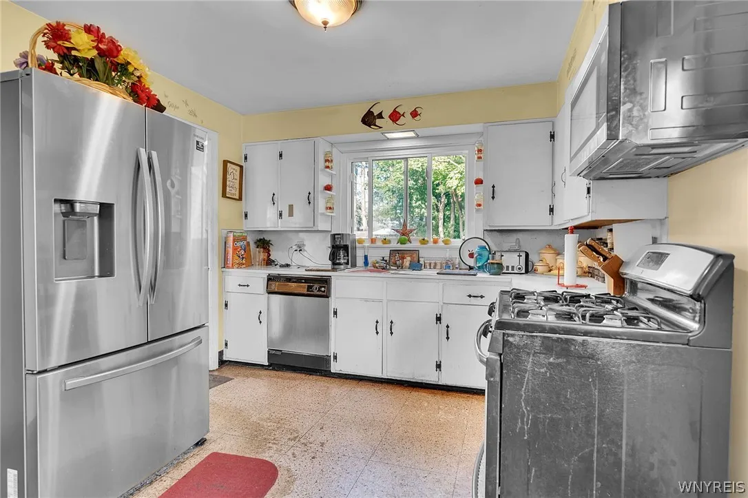 95 Victory Avenue, Hamburg, New York 14075, Hamburg, New York 14075, 3 Bedrooms Bedrooms, 6 Rooms Rooms,1 BathroomBathrooms,Residential,For Sale,95 Victory Avenue, Hamburg, New York 14075,0,B1697263