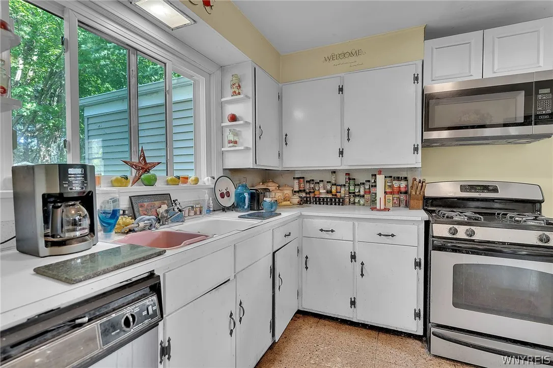 95 Victory Avenue, Hamburg, New York 14075, Hamburg, New York 14075, 3 Bedrooms Bedrooms, 6 Rooms Rooms,1 BathroomBathrooms,Residential,For Sale,95 Victory Avenue, Hamburg, New York 14075,0,B1697263