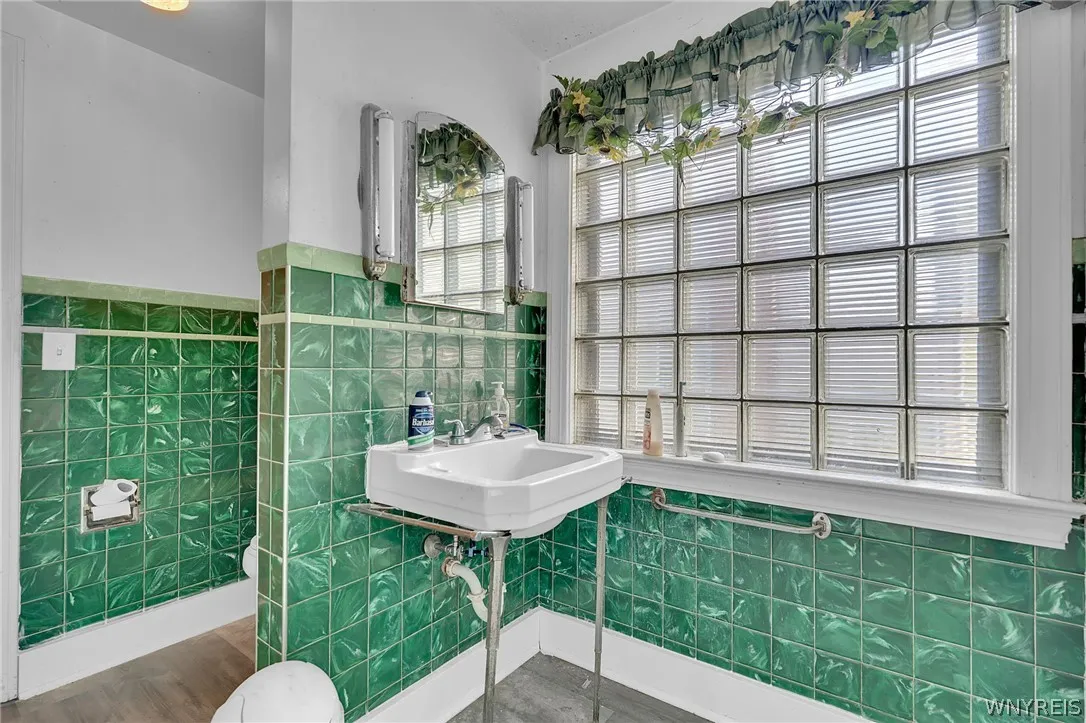 95 Victory Avenue, Hamburg, New York 14075, Hamburg, New York 14075, 3 Bedrooms Bedrooms, 6 Rooms Rooms,1 BathroomBathrooms,Residential,For Sale,95 Victory Avenue, Hamburg, New York 14075,0,B1697263