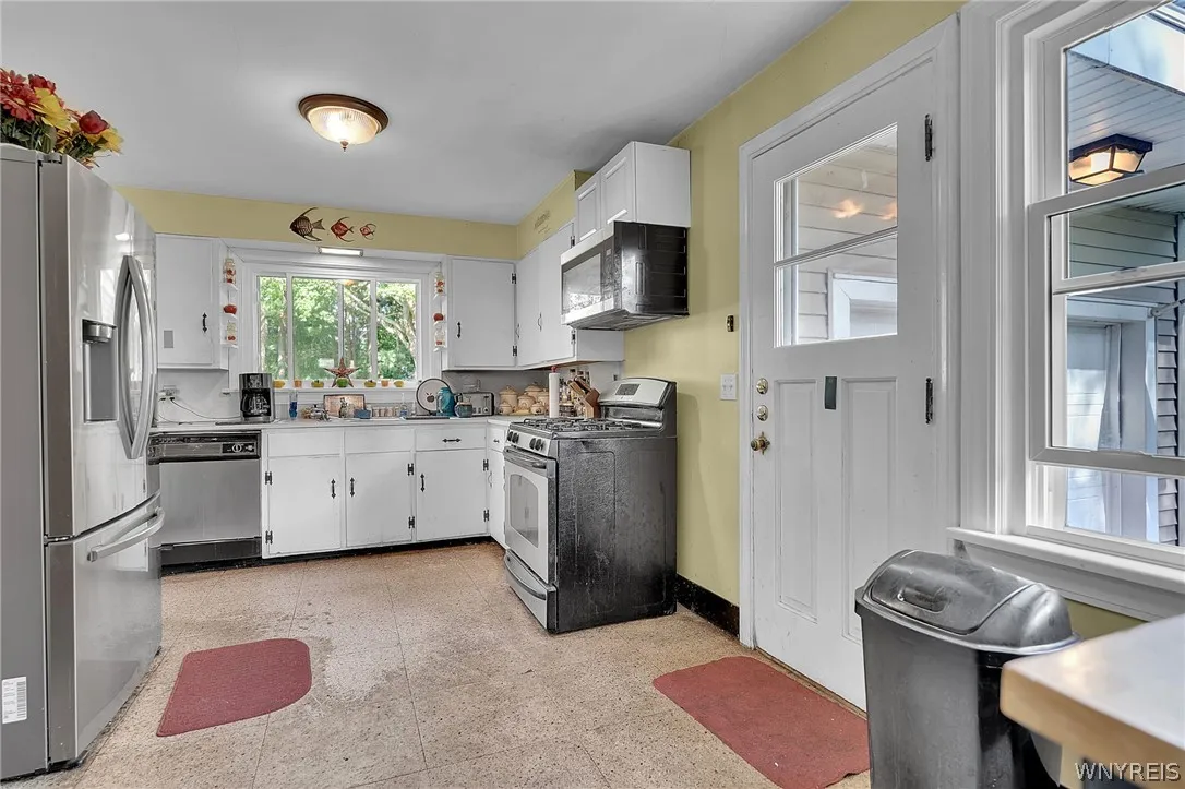 95 Victory Avenue, Hamburg, New York 14075, Hamburg, New York 14075, 3 Bedrooms Bedrooms, 6 Rooms Rooms,1 BathroomBathrooms,Residential,For Sale,95 Victory Avenue, Hamburg, New York 14075,0,B1697263