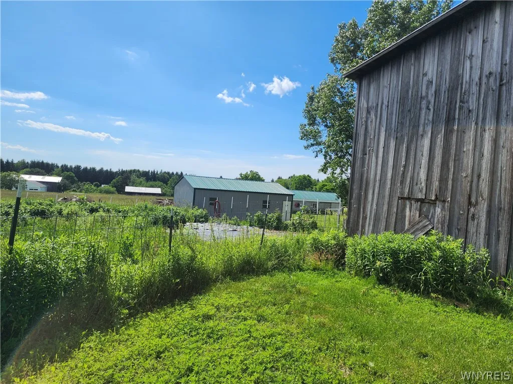 6097 Seufert Road, Orchard Park, New York 14127, Orchard Park, New York 14127, 3 Bedrooms Bedrooms, 10 Rooms Rooms,2 BathroomsBathrooms,Residential,For Sale,6097 Seufert Road, Orchard Park, New York 14127,0,B1697410