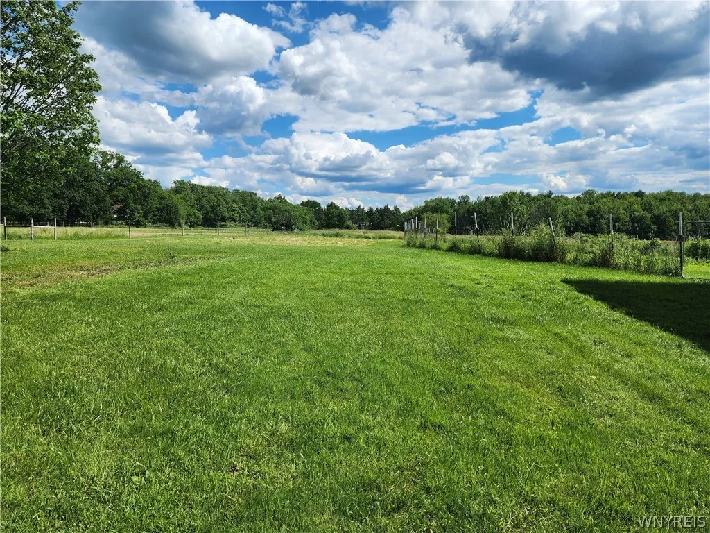 6097 Seufert Road, Orchard Park, New York 14127, Orchard Park, New York 14127, 3 Bedrooms Bedrooms, 10 Rooms Rooms,2 BathroomsBathrooms,Residential,For Sale,6097 Seufert Road, Orchard Park, New York 14127,0,B1697410