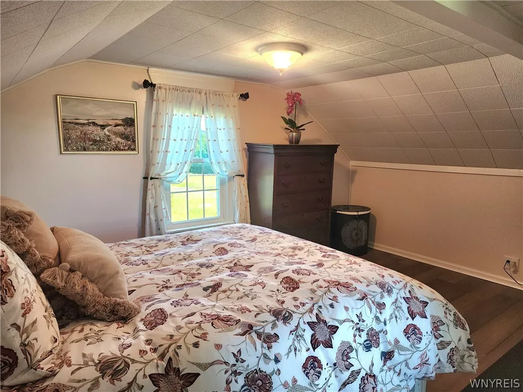 6097 Seufert Road, Orchard Park, New York 14127, Orchard Park, New York 14127, 3 Bedrooms Bedrooms, 10 Rooms Rooms,2 BathroomsBathrooms,Residential,For Sale,6097 Seufert Road, Orchard Park, New York 14127,0,B1697410